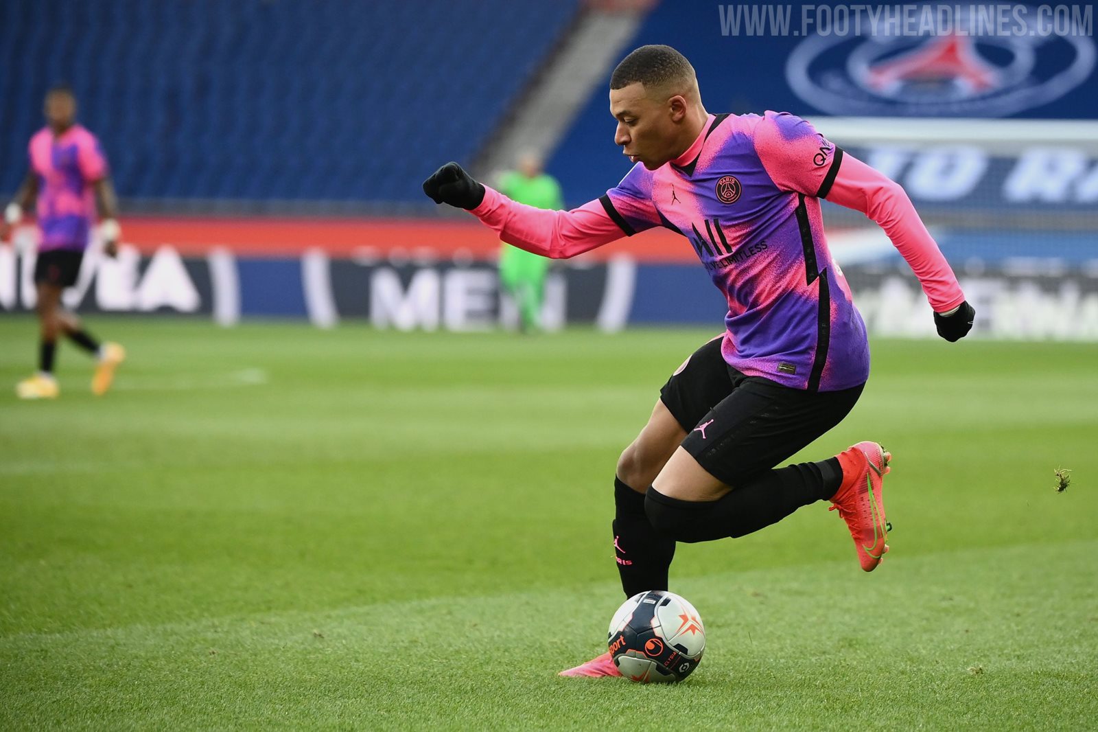 PSG Jordan Fourth “Spray” Maglia – 2020/2021